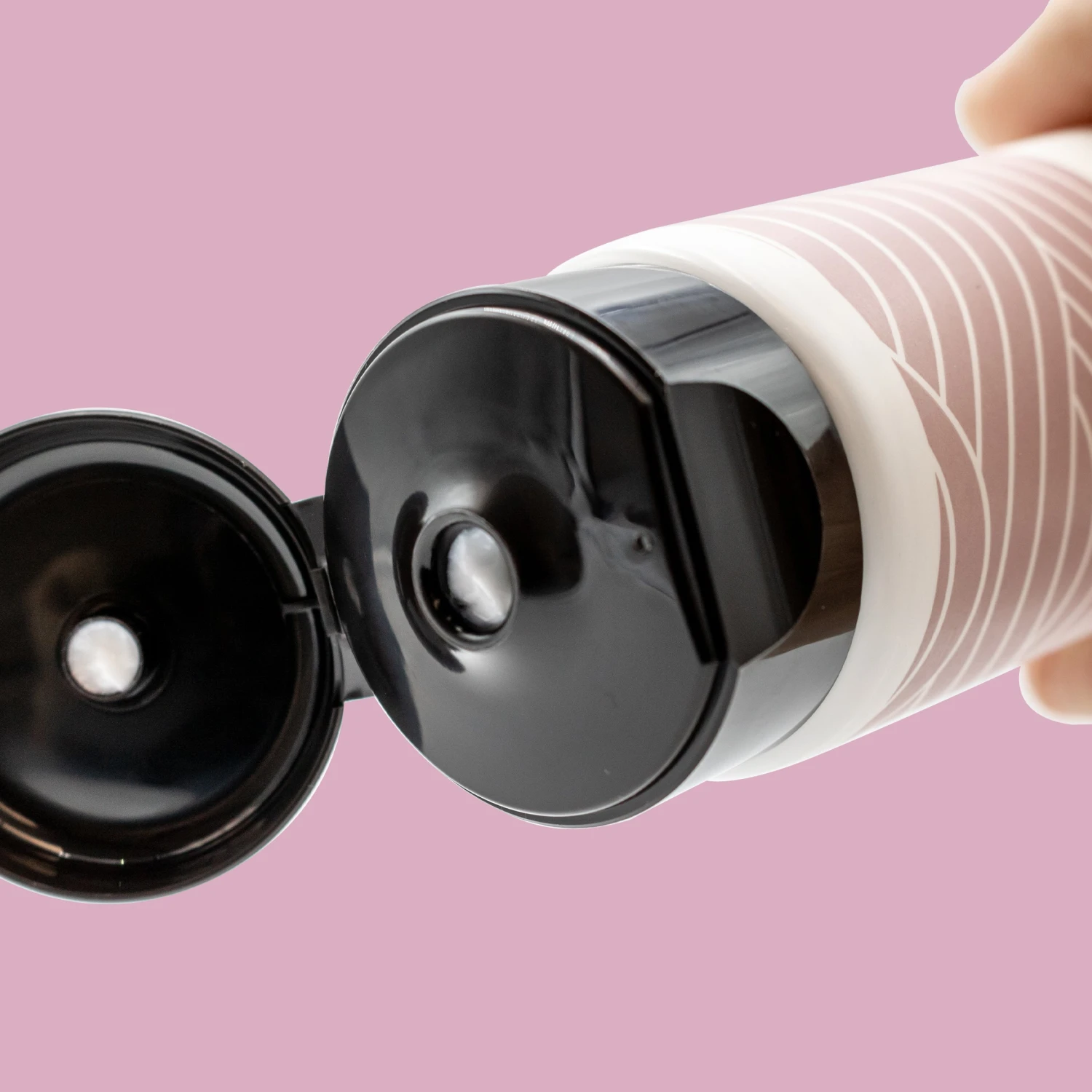 Fast Drying Moisture Rich Gradual Tan Lotion With Shea Butter 4 Fast Drying Moisture Rich Gradual Tan Lotion With Shea Butter - Image 3